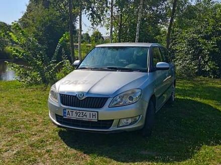 Сірий Шкода Фабія, об'ємом двигуна 1.6 л та пробігом 300 тис. км за 5500 $, фото 1 на Automoto.ua