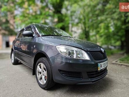 Шкода Фабия 2011 в Ровно на Automoto.ua Серый Шкода Фабия, объемом двигателя 1.2 л и пробегом 135 тыс. км за 5200 $, фото 1 на Automoto.ua