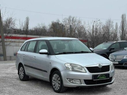 Серый Шкода Фабия, объемом двигателя 1.6 л и пробегом 218 тыс. км за 5499 $, фото 1 на Automoto.ua