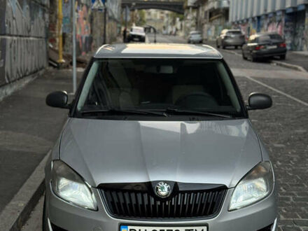 Сірий Шкода Фабія, об'ємом двигуна 1.6 л та пробігом 280 тис. км за 4700 $, фото 1 на Automoto.ua