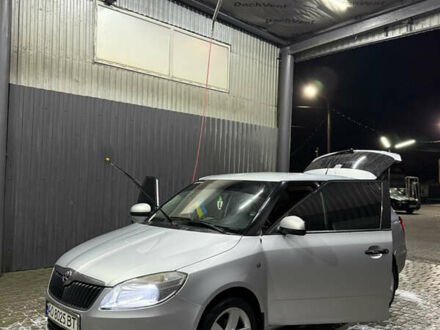 Шкода Фабия 2011 в Мукачеве на Automoto.ua Серый Шкода Фабия, объемом двигателя 1.6 л и пробегом 248 тыс. км за 5650 $, фото 1 на Automoto.ua