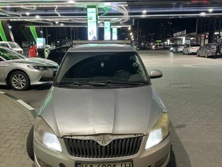 Сірий Шкода Фабія, об'ємом двигуна 1.6 л та пробігом 400 тис. км за 4500 $, фото 1 на Automoto.ua