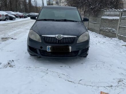 Серый Шкода Фабия, объемом двигателя 1.6 л и пробегом 318 тыс. км за 3500 $, фото 1 на Automoto.ua