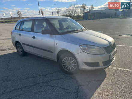 Серый Шкода Фабия, объемом двигателя 1.6 л и пробегом 240 тыс. км за 5600 $, фото 1 на Automoto.ua