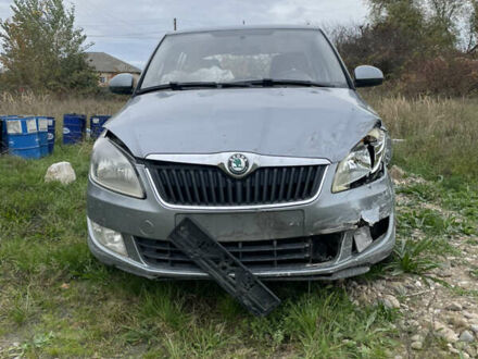 Серый Шкода Фабия, объемом двигателя 1.2 л и пробегом 300 тыс. км за 3000 $, фото 1 на Automoto.ua