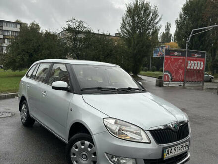 Шкода Фабия 2012 в Киеве на Automoto.ua Серый Шкода Фабия, объемом двигателя 1.2 л и пробегом 190 тыс. км за 4900 $, фото 1 на Automoto.ua