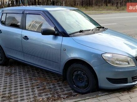 Серый Шкода Фабия, объемом двигателя 1.2 л и пробегом 161 тыс. км за 5500 $, фото 1 на Automoto.ua