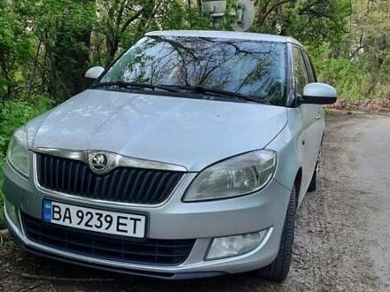 Шкода Фабия 2013 в Кременчуге на Automoto.ua Серый Шкода Фабия, объемом двигателя 1.6 л и пробегом 187 тыс. км за 6200 $, фото 1 на Automoto.ua