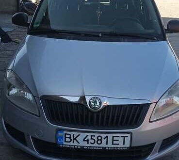 Шкода Фабия 2013 в Ровно на Automoto.ua Серый Шкода Фабия, объемом двигателя 1.6 л и пробегом 154 тыс. км за 7300 $, фото 1 на Automoto.ua