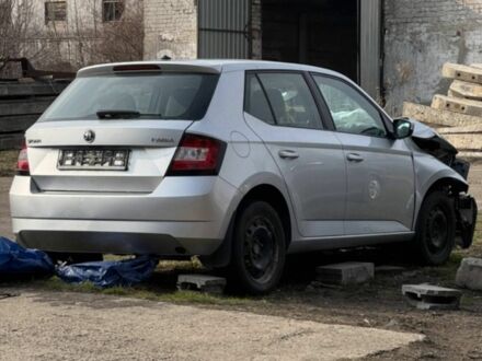 Сірий Шкода Фабія, об'ємом двигуна 1 л та пробігом 200 тис. км за 2400 $, фото 1 на Automoto.ua