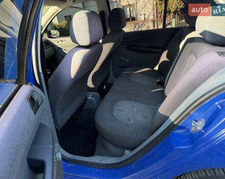 Синій Шкода Фабія, об'ємом двигуна 1.4 л та пробігом 188 тис. км за 3800 $, фото 13 на Automoto.ua