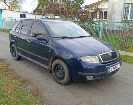 Синий Шкода Фабия, объемом двигателя 1.4 л и пробегом 300 тыс. км за 2350 $, фото 2 на Automoto.ua