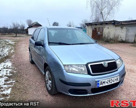 Синий Шкода Фабия, объемом двигателя 1.4 л и пробегом 500 тыс. км за 2600 $, фото 1 на Automoto.ua