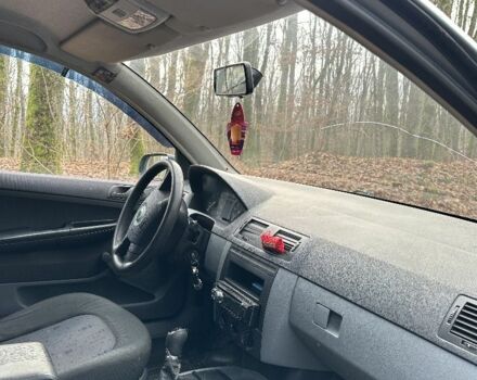 Синий Шкода Фабия, объемом двигателя 1.4 л и пробегом 330 тыс. км за 3500 $, фото 4 на Automoto.ua