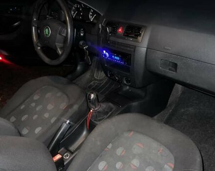 Синий Шкода Фабия, объемом двигателя 1.39 л и пробегом 217 тыс. км за 3400 $, фото 8 на Automoto.ua