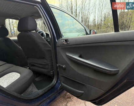 Синій Шкода Фабія, об'ємом двигуна 1.2 л та пробігом 236 тис. км за 2750 $, фото 21 на Automoto.ua