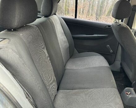 Синий Шкода Фабия, объемом двигателя 1.4 л и пробегом 330 тыс. км за 3500 $, фото 6 на Automoto.ua