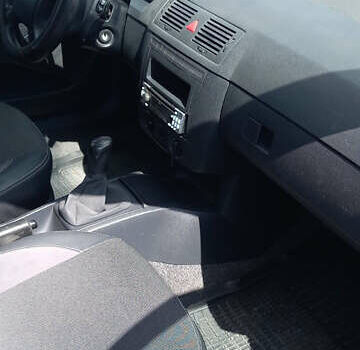 Синий Шкода Фабия, объемом двигателя 1.39 л и пробегом 205 тыс. км за 3099 $, фото 5 на Automoto.ua