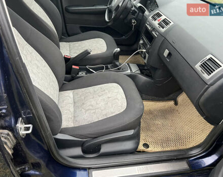 Синий Шкода Фабия, объемом двигателя 1.39 л и пробегом 305 тыс. км за 3750 $, фото 6 на Automoto.ua