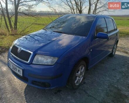 Синий Шкода Фабия, объемом двигателя 1.4 л и пробегом 330 тыс. км за 2600 $, фото 2 на Automoto.ua