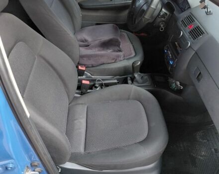 Синій Шкода Фабія, об'ємом двигуна 1.4 л та пробігом 335 тис. км за 2800 $, фото 4 на Automoto.ua