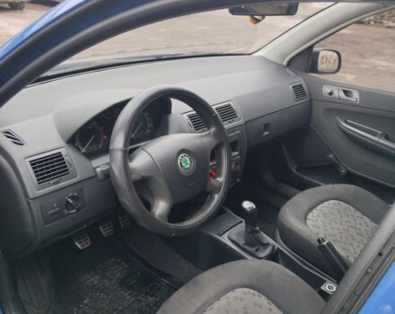 Синий Шкода Фабия, объемом двигателя 1.2 л и пробегом 240 тыс. км за 3700 $, фото 5 на Automoto.ua