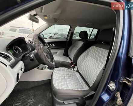 Синий Шкода Фабия, объемом двигателя 1.4 л и пробегом 170 тыс. км за 5300 $, фото 13 на Automoto.ua