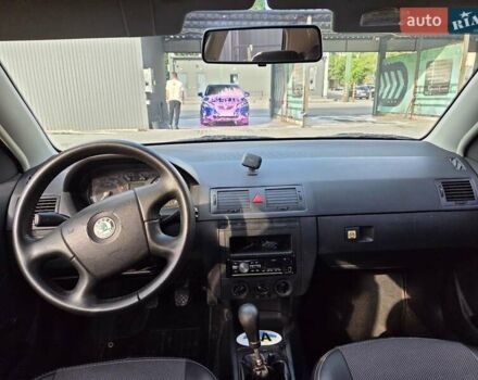 Синій Шкода Фабія, об'ємом двигуна 1.2 л та пробігом 230 тис. км за 3400 $, фото 5 на Automoto.ua