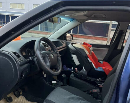Синий Шкода Фабия, объемом двигателя 1.2 л и пробегом 235 тыс. км за 3400 $, фото 7 на Automoto.ua