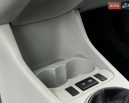 Синий Шкода Фабия, объемом двигателя 1.4 л и пробегом 170 тыс. км за 5300 $, фото 42 на Automoto.ua