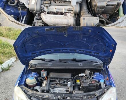 Синий Шкода Фабия, объемом двигателя 1.4 л и пробегом 254 тыс. км за 5400 $, фото 4 на Automoto.ua