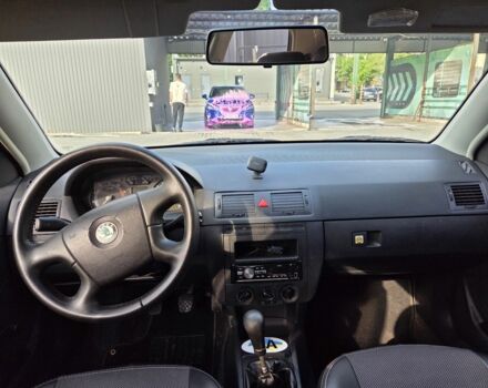 Синий Шкода Фабия, объемом двигателя 1.2 л и пробегом 228 тыс. км за 2700 $, фото 4 на Automoto.ua