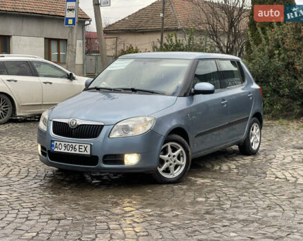 Синий Шкода Фабия, объемом двигателя 1.39 л и пробегом 240 тыс. км за 4400 $, фото 4 на Automoto.ua