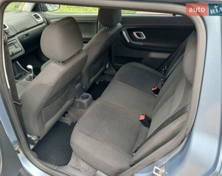 Синий Шкода Фабия, объемом двигателя 1.39 л и пробегом 176 тыс. км за 4200 $, фото 24 на Automoto.ua