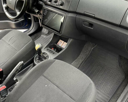 Синий Шкода Фабия, объемом двигателя 1.2 л и пробегом 188 тыс. км за 4200 $, фото 11 на Automoto.ua