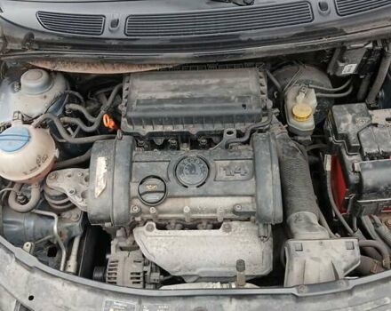 Синий Шкода Фабия, объемом двигателя 1.39 л и пробегом 176 тыс. км за 4200 $, фото 1 на Automoto.ua