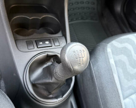 Синий Шкода Фабия, объемом двигателя 1.4 л и пробегом 236 тыс. км за 4900 $, фото 21 на Automoto.ua