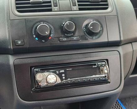 Синий Шкода Фабия, объемом двигателя 1.2 л и пробегом 199 тыс. км за 4800 $, фото 10 на Automoto.ua