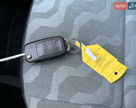 Синий Шкода Фабия, объемом двигателя 1.4 л и пробегом 236 тыс. км за 4900 $, фото 30 на Automoto.ua