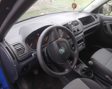 Синий Шкода Фабия, объемом двигателя 1.2 л и пробегом 214 тыс. км за 4500 $, фото 10 на Automoto.ua