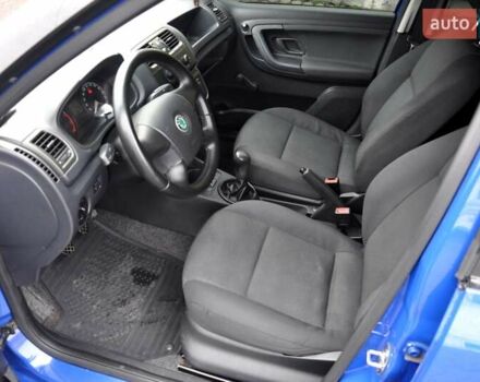 Синий Шкода Фабия, объемом двигателя 1.2 л и пробегом 206 тыс. км за 3999 $, фото 16 на Automoto.ua