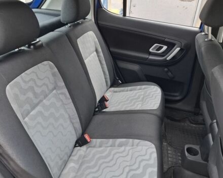 Синий Шкода Фабия, объемом двигателя 1.4 л и пробегом 405 тыс. км за 3250 $, фото 6 на Automoto.ua