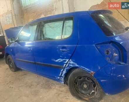 Синий Шкода Фабия, объемом двигателя 1.2 л и пробегом 200 тыс. км за 1600 $, фото 2 на Automoto.ua