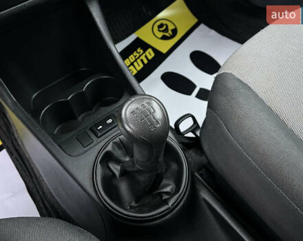 Синий Шкода Фабия, объемом двигателя 1.2 л и пробегом 189 тыс. км за 5300 $, фото 10 на Automoto.ua