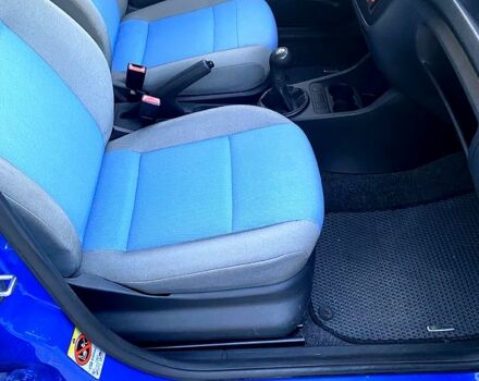 Синий Шкода Фабия, объемом двигателя 1.2 л и пробегом 83 тыс. км за 5400 $, фото 4 на Automoto.ua