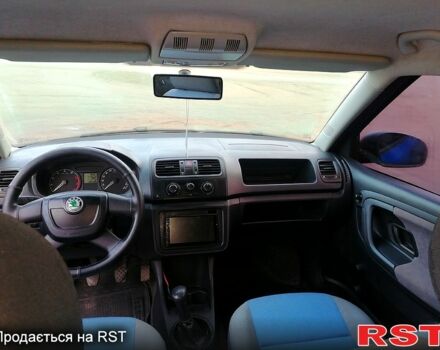 Синий Шкода Фабия, объемом двигателя 1.2 л и пробегом 111 тыс. км за 4200 $, фото 3 на Automoto.ua