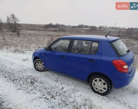 Синий Шкода Фабия, объемом двигателя 1.2 л и пробегом 220 тыс. км за 4500 $, фото 2 на Automoto.ua