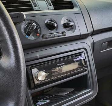 Синий Шкода Фабия, объемом двигателя 1.39 л и пробегом 156 тыс. км за 4100 $, фото 6 на Automoto.ua