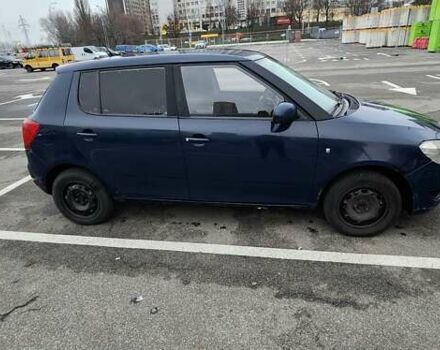 Синий Шкода Фабия, объемом двигателя 1.39 л и пробегом 315 тыс. км за 4200 $, фото 3 на Automoto.ua