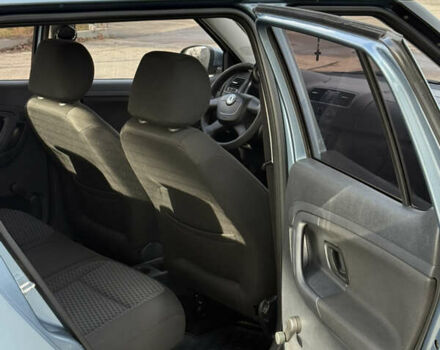 Синій Шкода Фабія, об'ємом двигуна 1.4 л та пробігом 257 тис. км за 4500 $, фото 7 на Automoto.ua